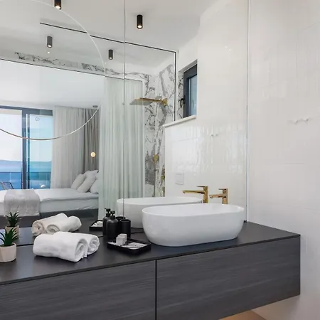 Вилла Luxury Sea Idea With Outdoor Swimming Pool In Okrug Gornji - Трогир