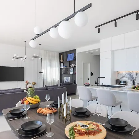 Вилла Luxury Sea Idea With Outdoor Swimming Pool In Okrug Gornji -