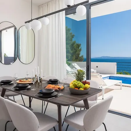 Luxury Sea Idea With Outdoor Swimming Pool In Okrug Gornji - Трогир