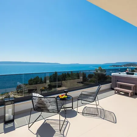 Вилла Luxury Sea Idea With Outdoor Swimming Pool In Okrug Gornji - Трогир