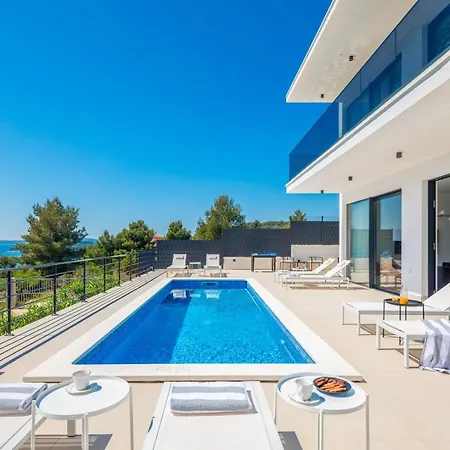 Вилла Luxury Sea Idea With Outdoor Swimming Pool In Okrug Gornji - *