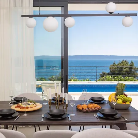 Luxury Sea Idea With Outdoor Swimming Pool In Okrug Gornji -