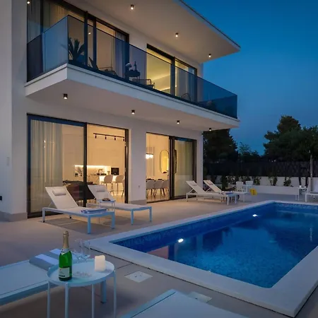 Luxury Sea Idea With Private Pool & Jacuzzi On Ciovo Near Villa