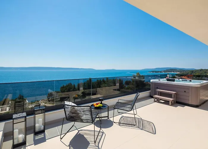 ヴィラ Luxury Sea Idea With Outdoor Swimming Pool In Okrug Gornji - *