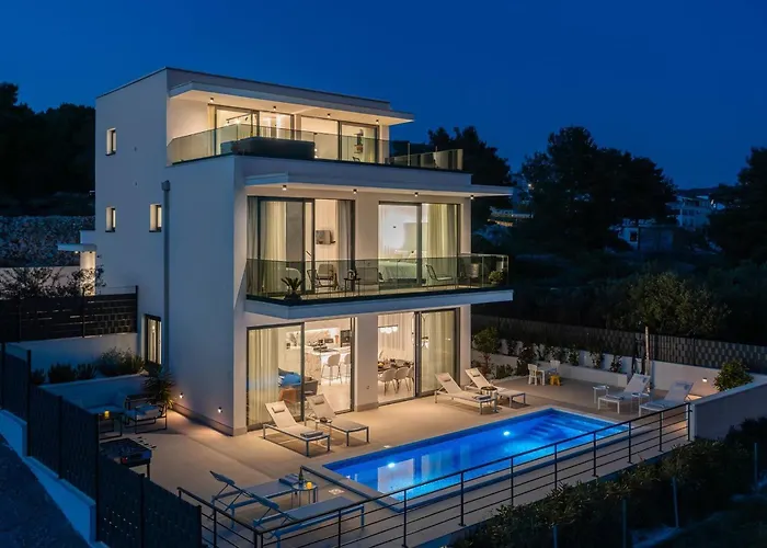Luxury Sea Idea With Outdoor Swimming Pool In Okrug Gornji - *