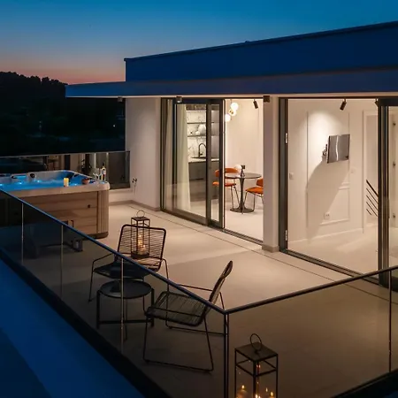 Luxury Sea Idea With Outdoor Swimming Pool In Okrug Gornji - טרוגיר