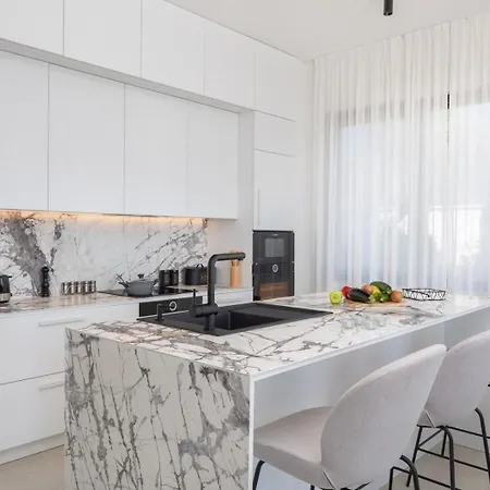 Luxury Sea Idea With Outdoor Swimming Pool In Okrug Gornji - טרוגיר