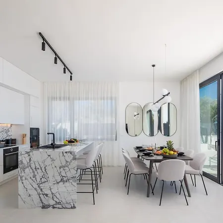 וילה Luxury Sea Idea With Outdoor Swimming Pool In Okrug Gornji - טרוגיר