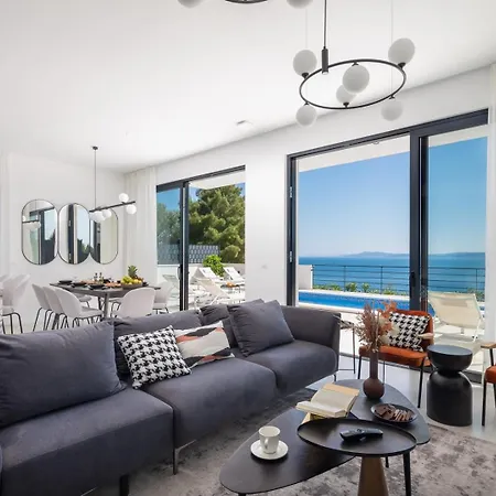 Luxury Sea Idea With Outdoor Swimming Pool In Okrug Gornji -