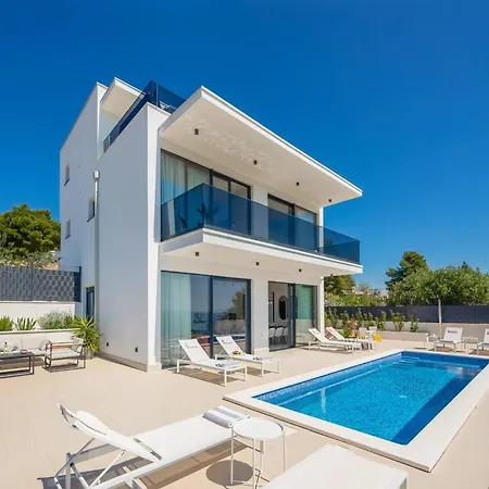 Vila Luxury Sea Idea With Outdoor Swimming Pool In Okrug Gornji - Trogir