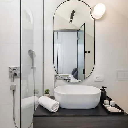 别墅 Luxury Sea Idea With Private Pool & Jacuzzi On Ciovo Near 特罗吉尔