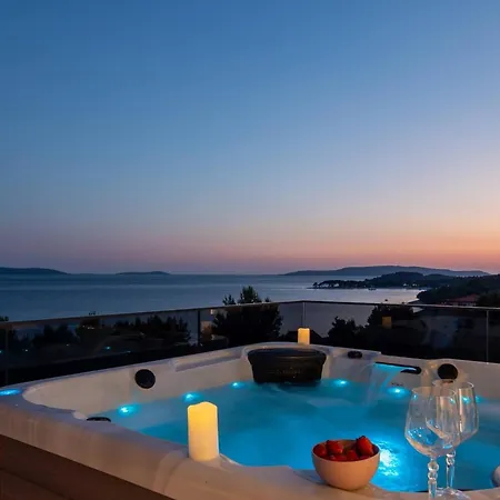 Luxury Sea Idea With Private Pool & Jacuzzi On Ciovo Near 别墅 特罗吉尔