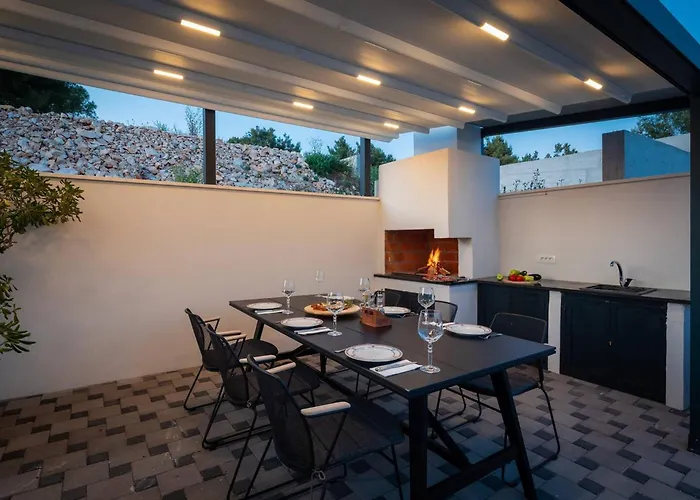Luxury Sea Idea With Outdoor Swimming Pool In Okrug Gornji - Vila *