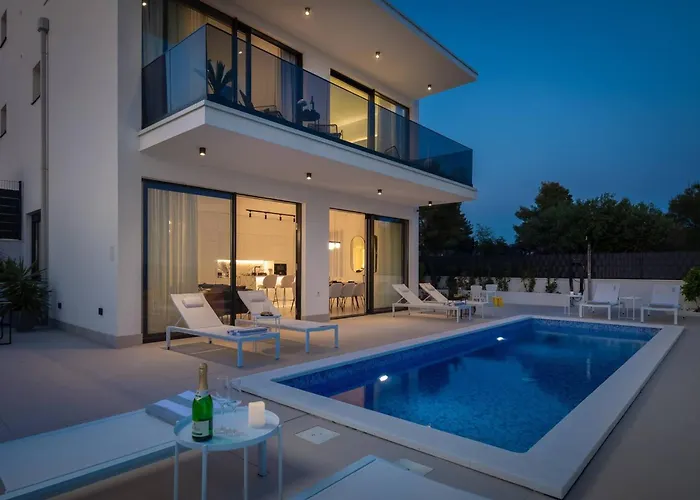Luxury Sea Idea With Outdoor Swimming Pool In Okrug Gornji - Vila